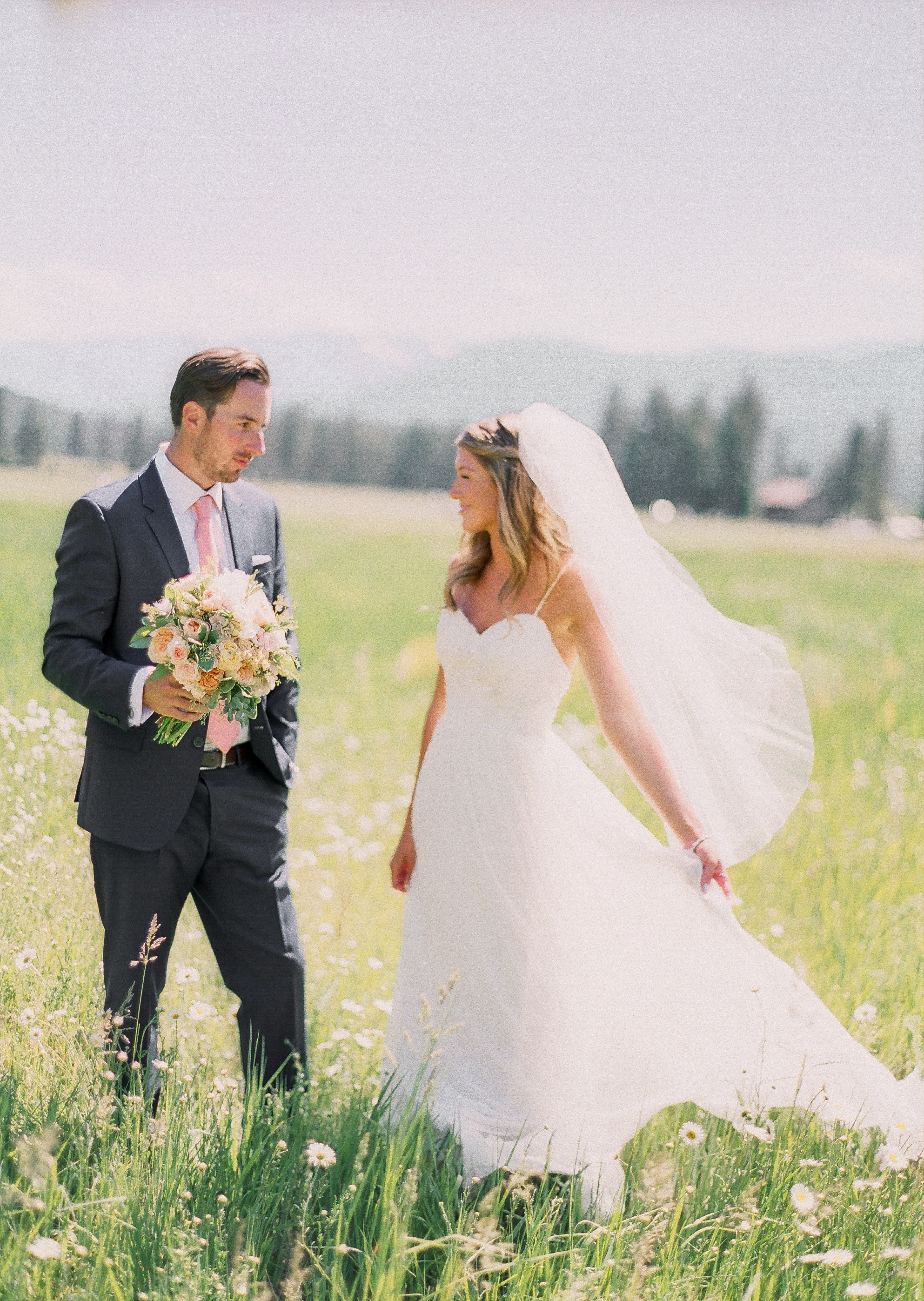 mountain springs lodge leavenworth wedding