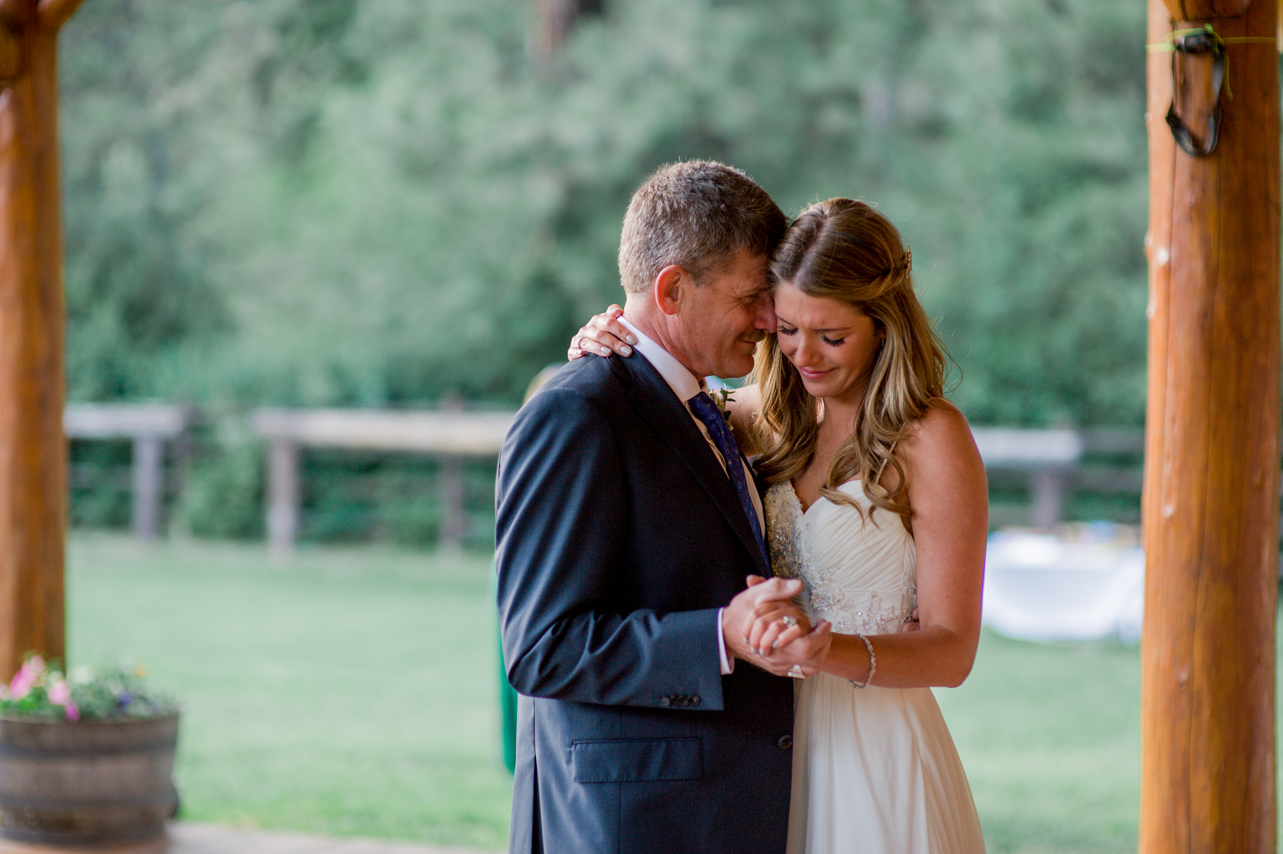 mountain springs lodge leavenworth wedding