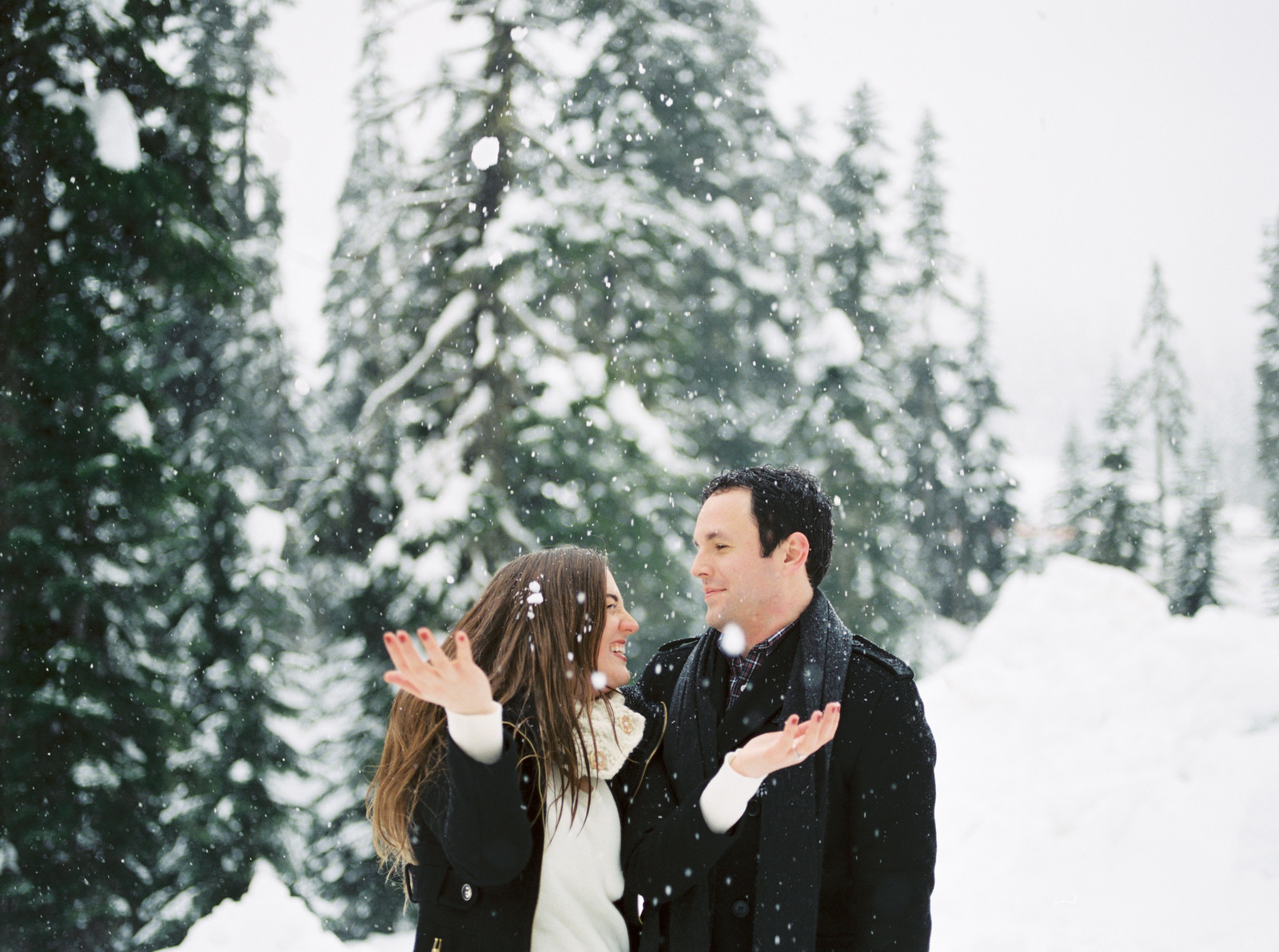 snoqualmie pass snow engagement photos