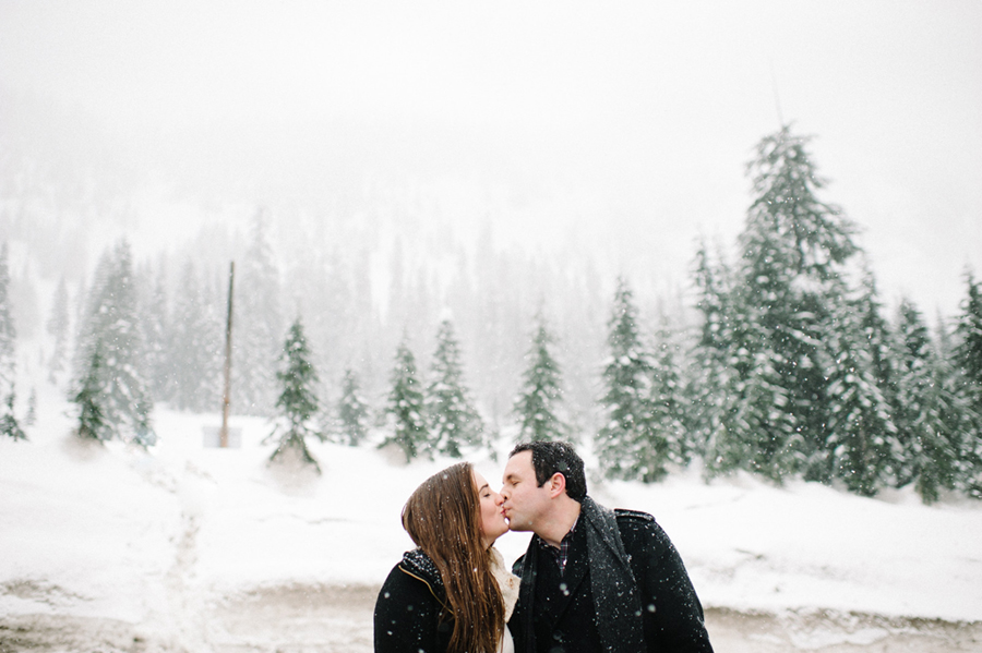 snoqualmie pass snow engagement photos