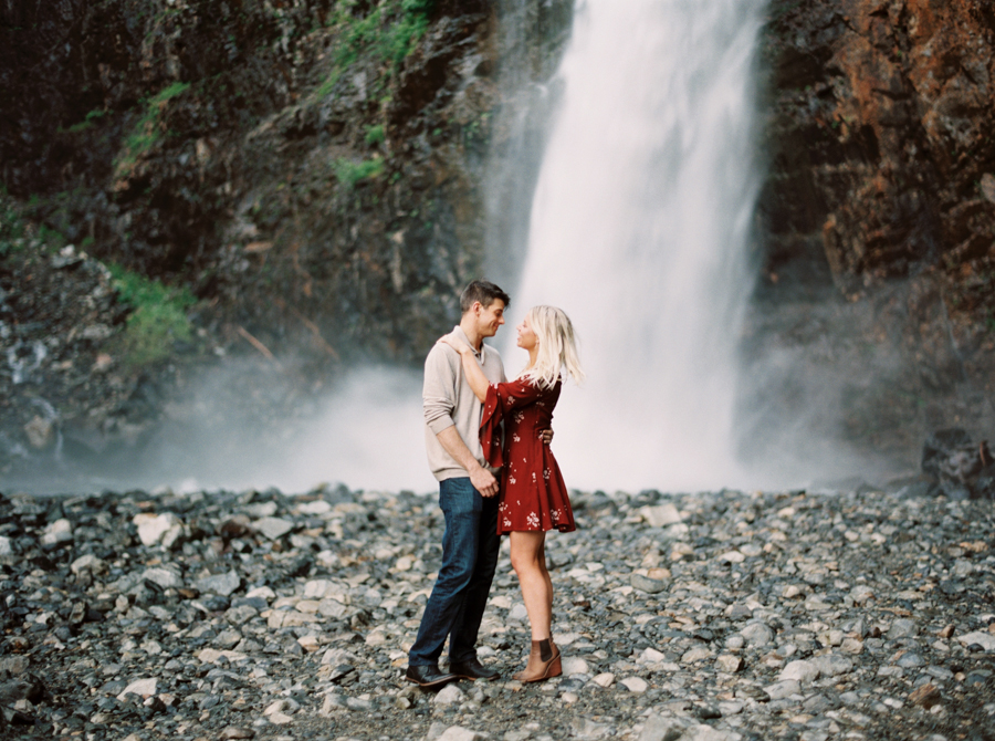 franklin falls snoqualmie engagement photos film