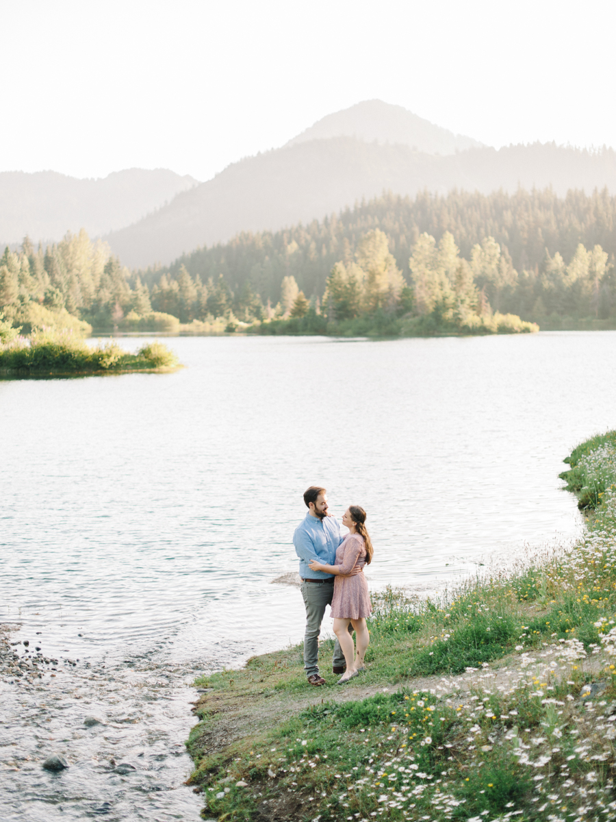 pacific northwest mountain engagement photos