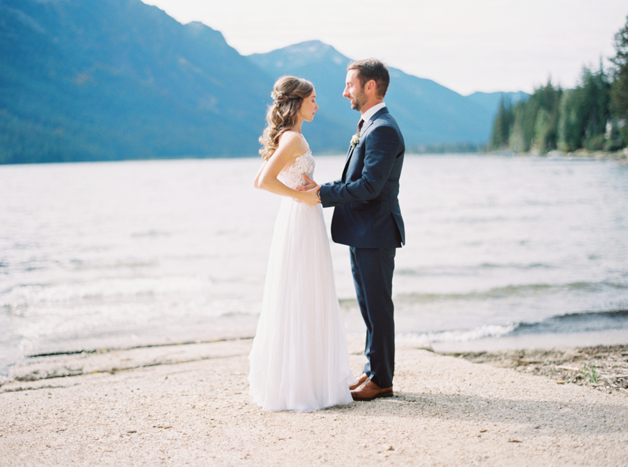 lake wenatchee first look wedding photos