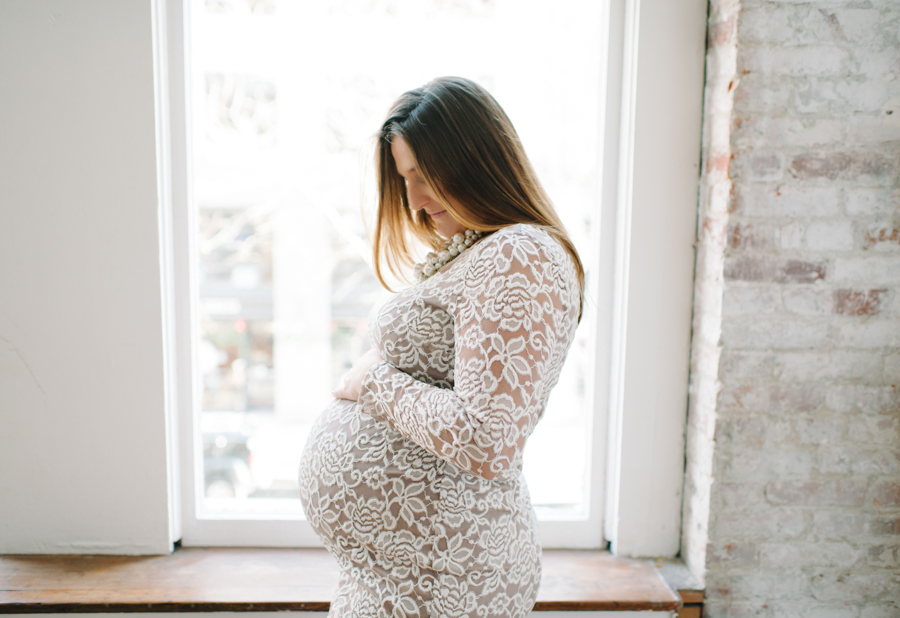 seattle maternity photos in studio