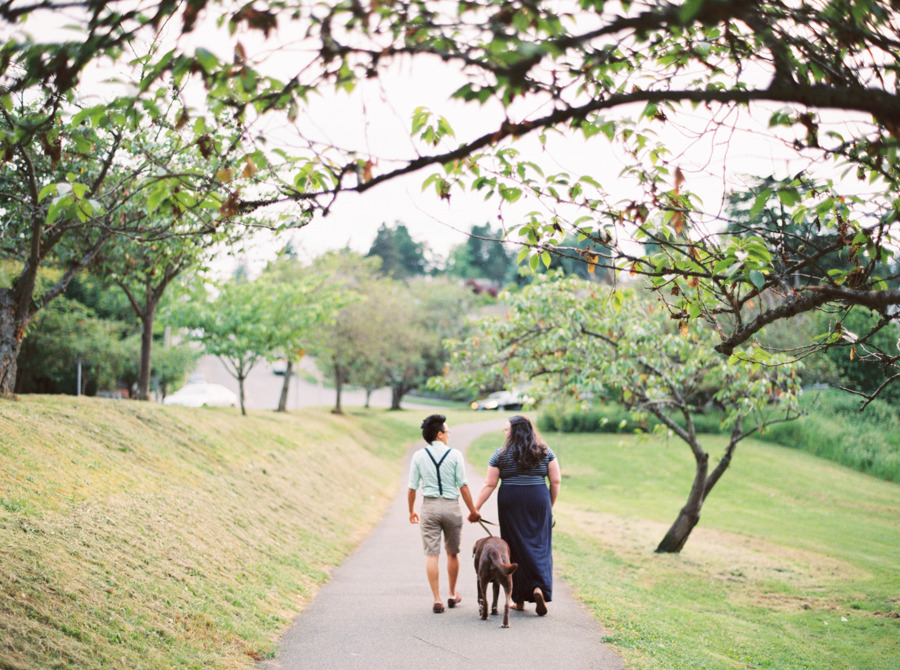 seattle-engagement-photos-film-dog034