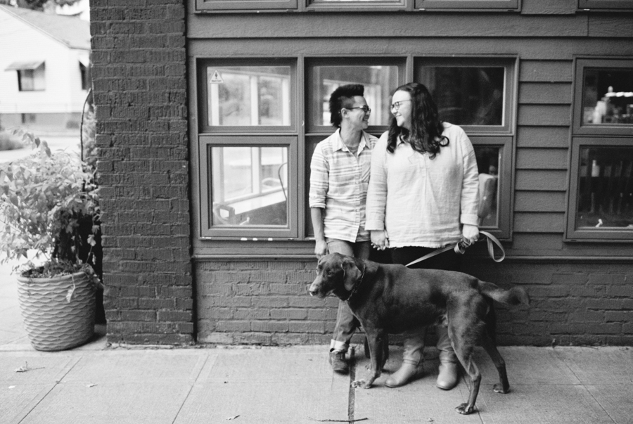 seattle-engagement-photos-film-dog036