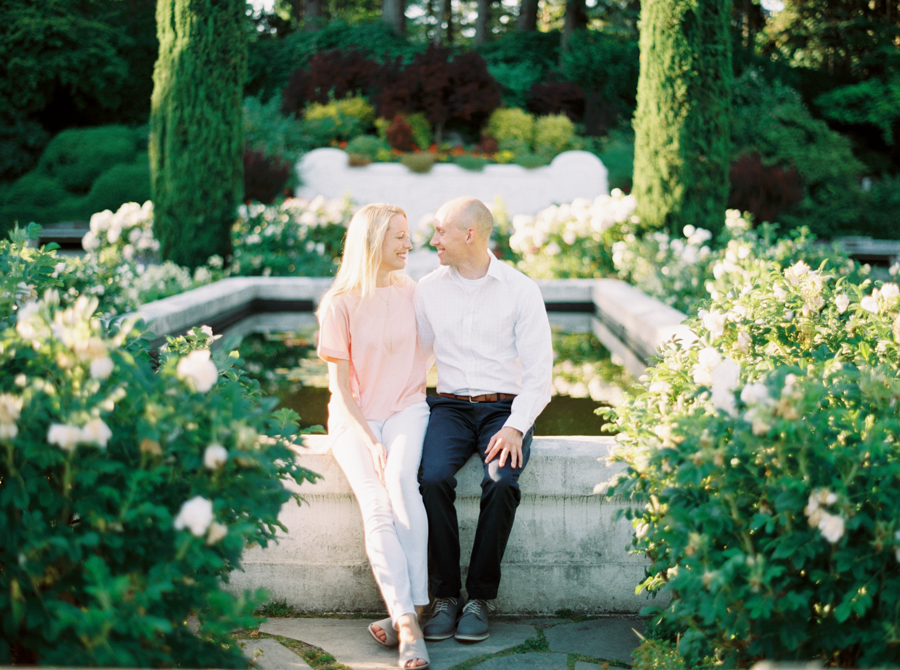 Seattle-Engagement-Photos-Rose-Garden0008