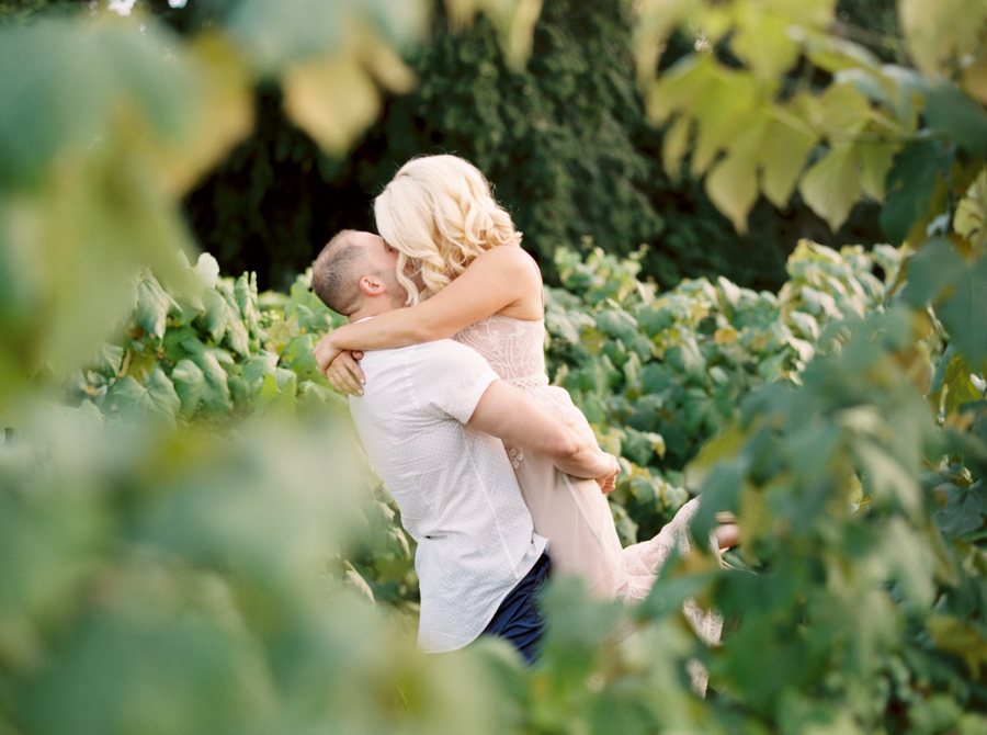 vineyard-engagement-photos-film0024