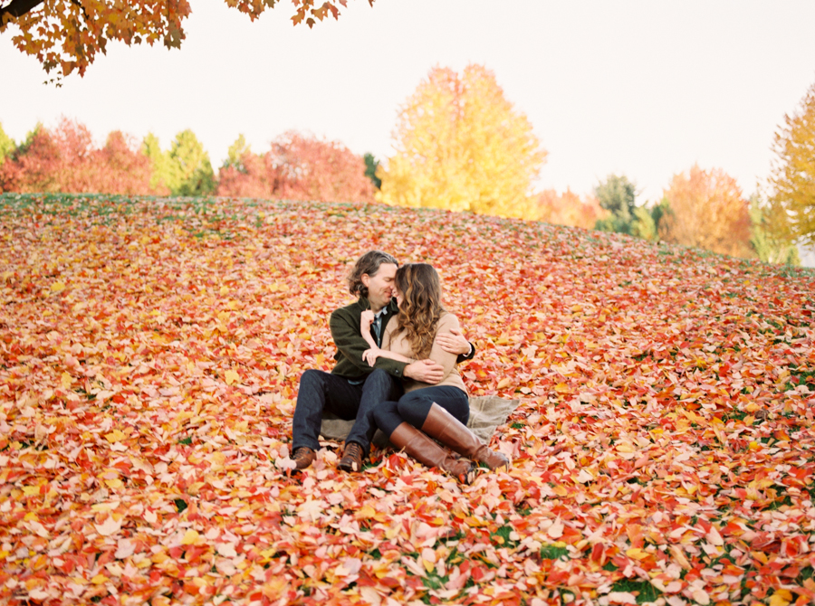 seattle-fall-foliage-engagement-photos-film-107