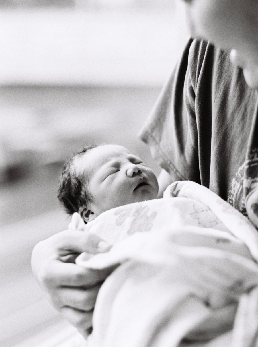 seattle-birth-photographer-film-newborn-006