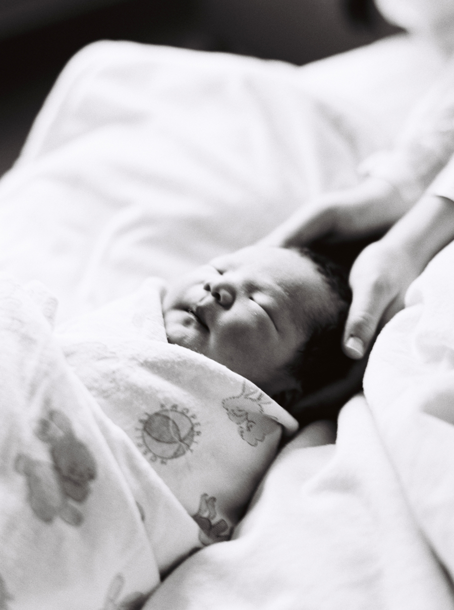 seattle-birth-photographer-film-newborn-007