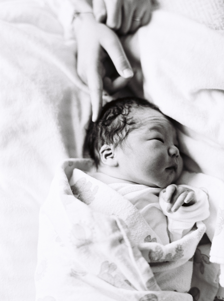 seattle-birth-photographer-film-newborn-008