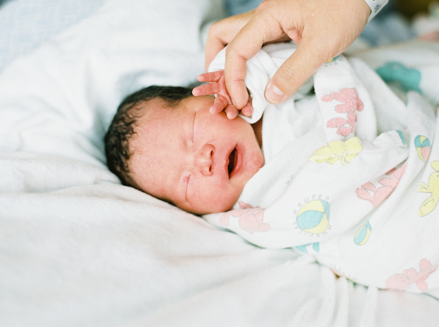 seattle-birth-photographer-film-newborn-043