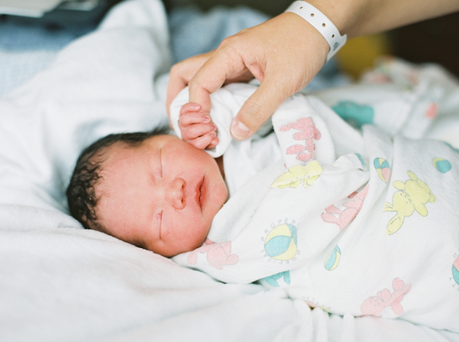 seattle-birth-photographer-film-newborn-044