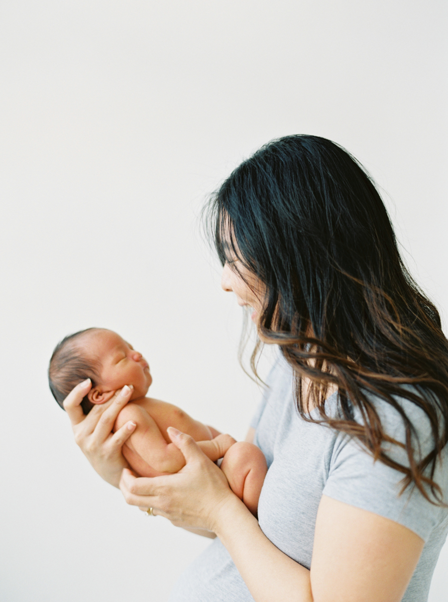 seattle-newborn-photographer-film-003