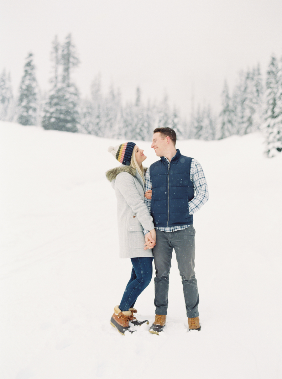 snoqualmie-pass-engagment-photos-snow-film-080