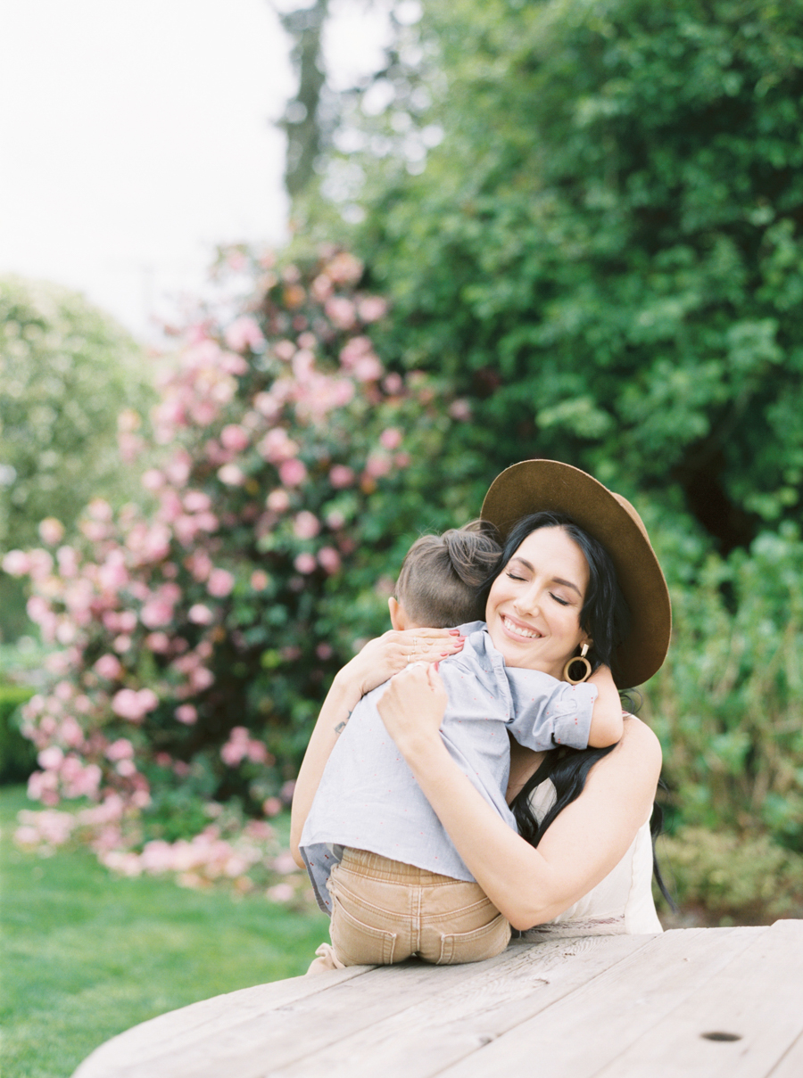 christiansons-nursery-photographer-family-portraits-007