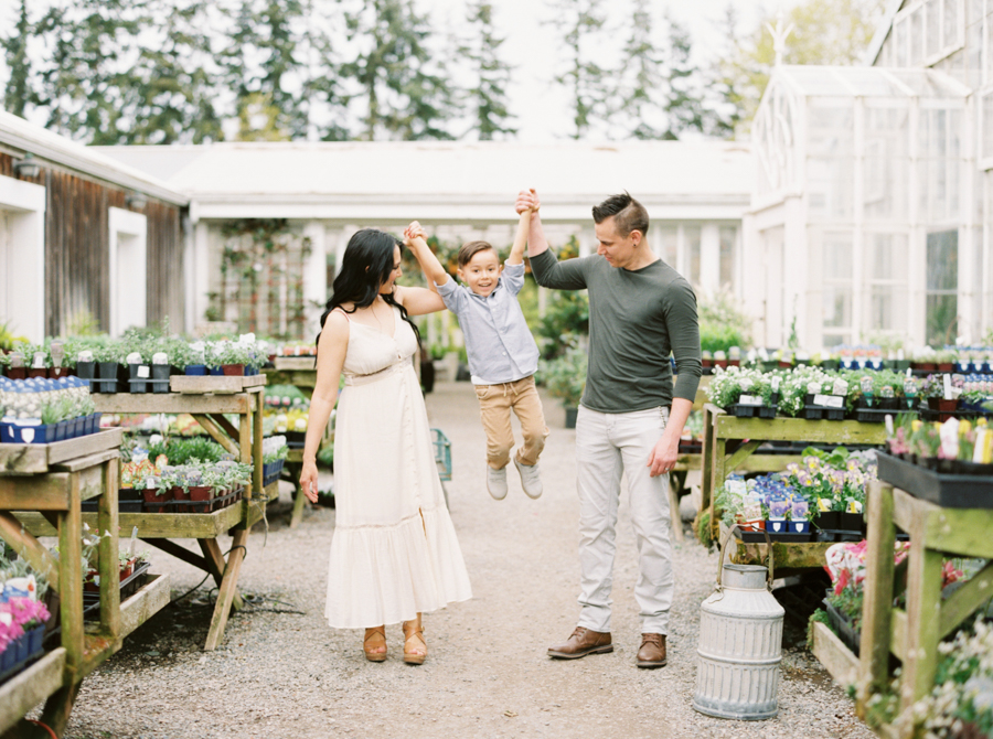 christiansons-nursery-photographer-family-portraits-032