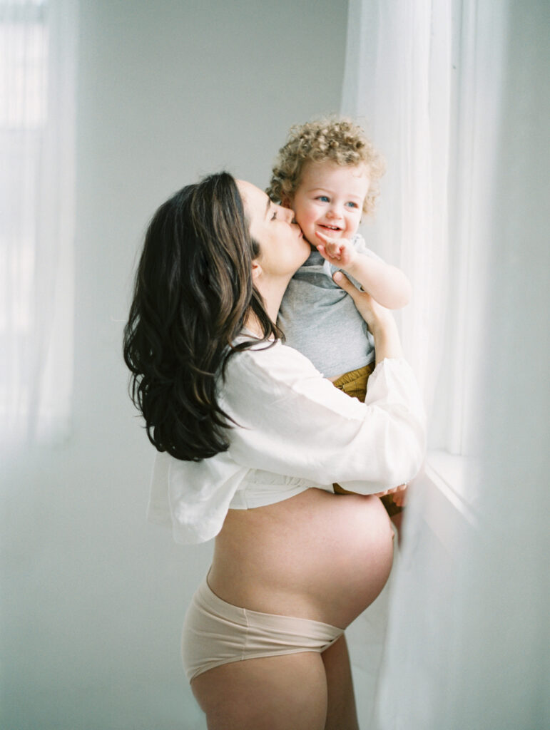 maternity photos with toddler