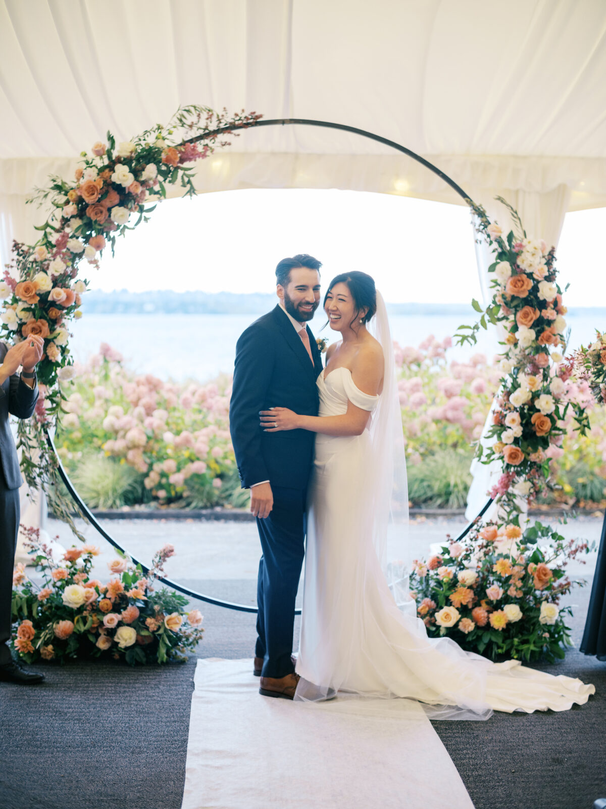 woodmark hotel kirkland wedding ceremony