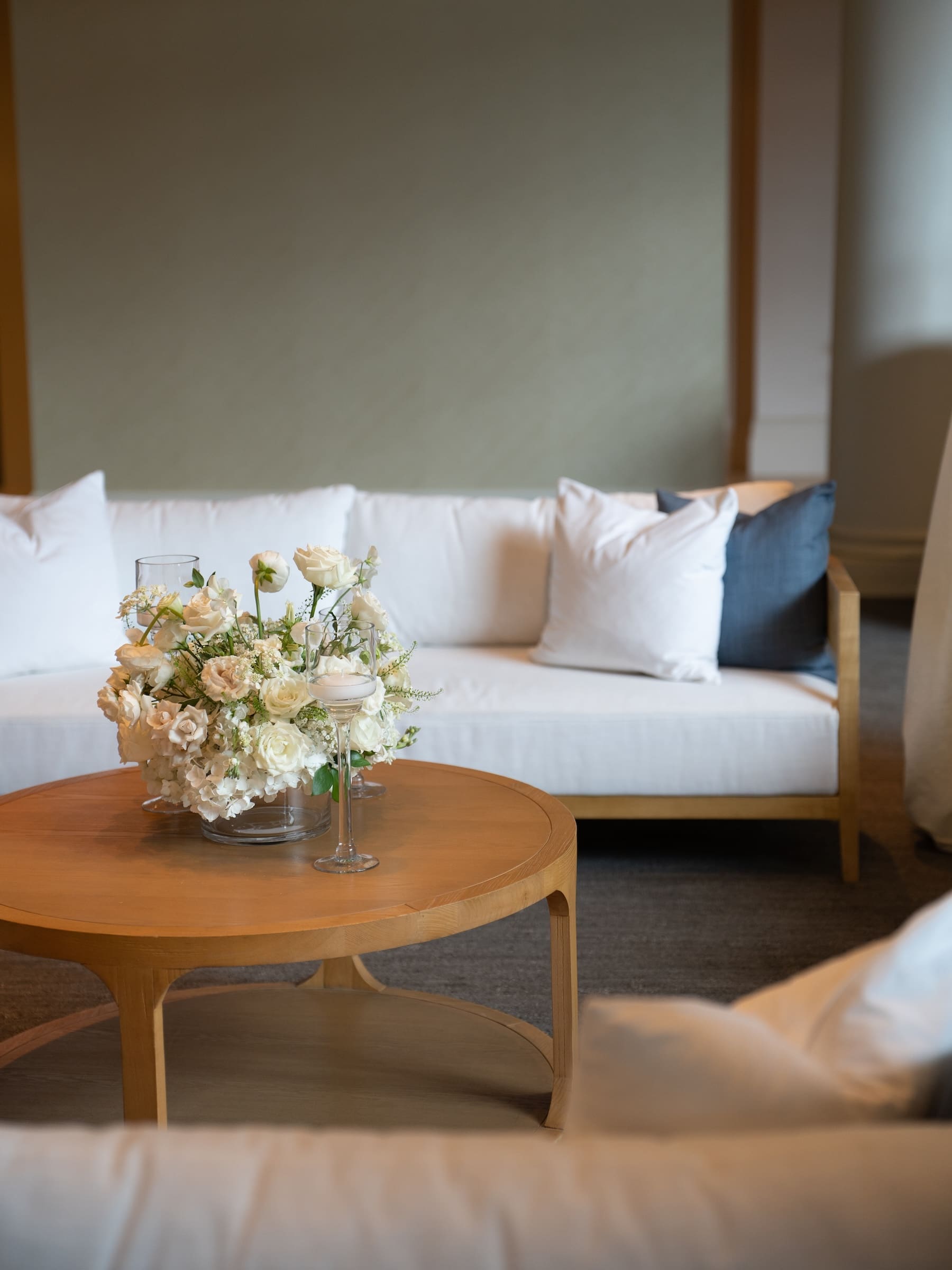 interior of woodmark hotel cocktail hour library room 