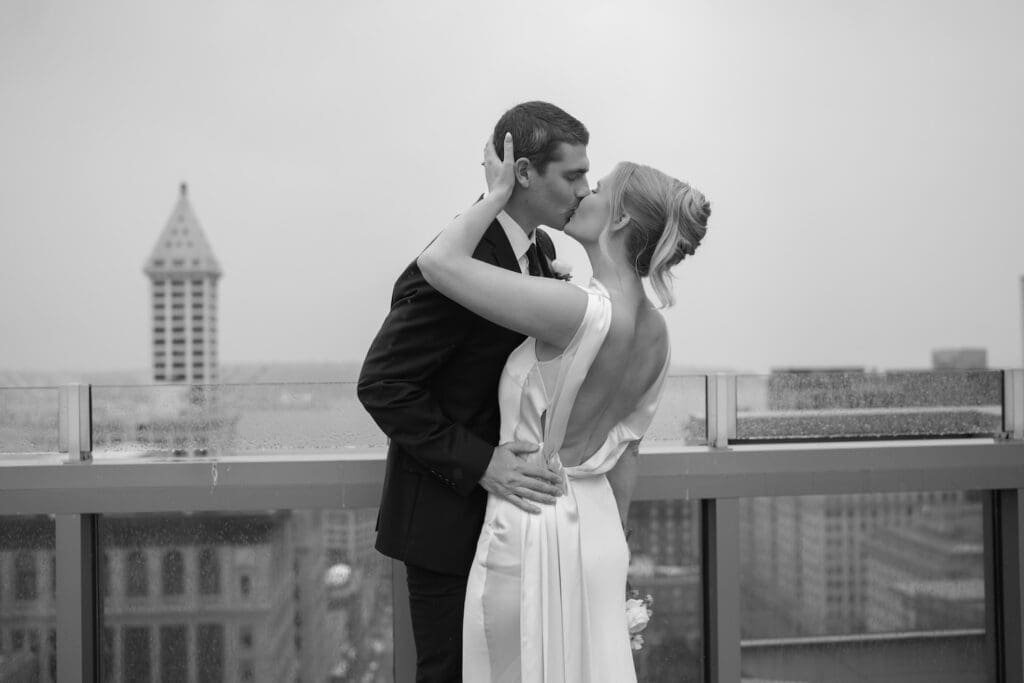 seattle courthouse elopement photos on the rooftop 