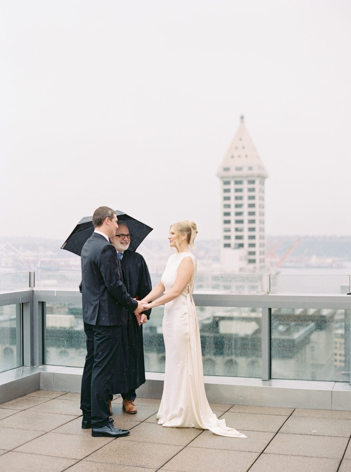 Seattle Courthouse Rooftop wedding ceremony in the rain